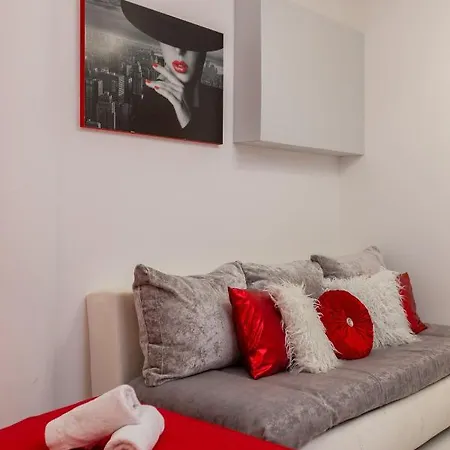 Beachfront Romy With Sauna * マカルスカ